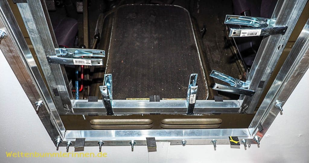 2017-04-07 18-16-46 wp Durchstieg - Bau eines Durchstieges beim Steyr 680 GL