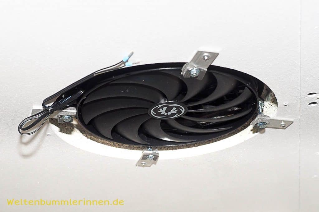 Ventilator Bau der Deckenlampe im Steyr 680 GL, Ventilator