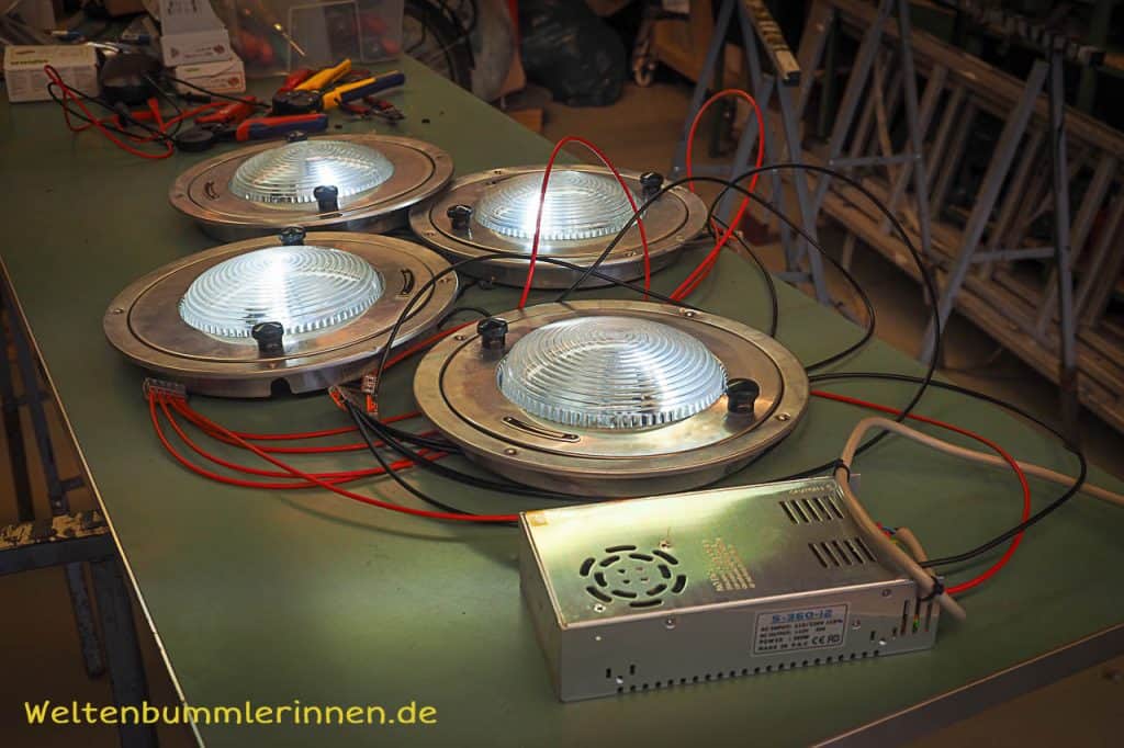 Deckenlampe im selbst ausgebauten Steyr 680 GL