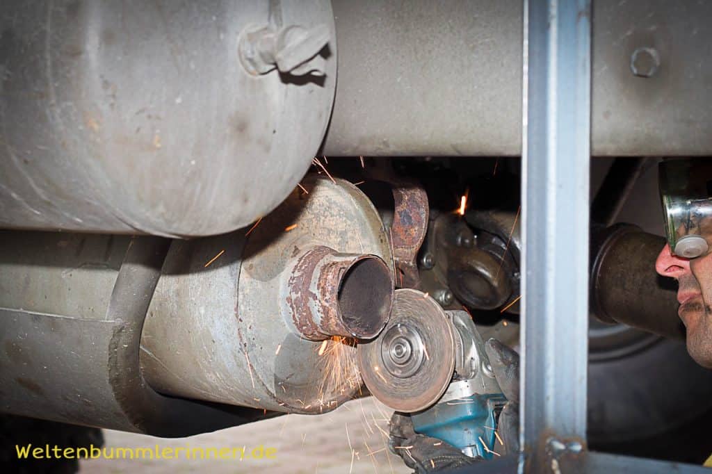 2017-06-07 11-12-11 wp Umbau Auspuff beim Steyr 680 GL