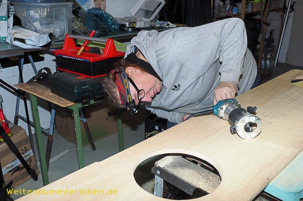 2017-10-29 14-09-21 wp Deckenlampe im selbst ausgebauten Steyr 680 GL