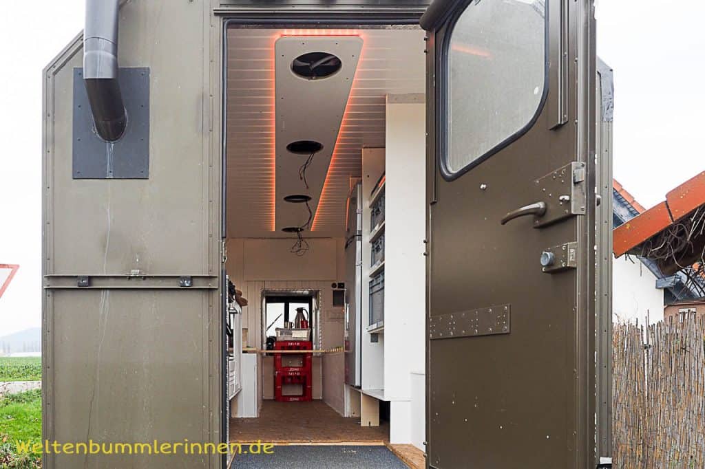 2017-10-31 15-37-41 wp Deckenlampe im selbst ausgebauten Steyr 680 GL