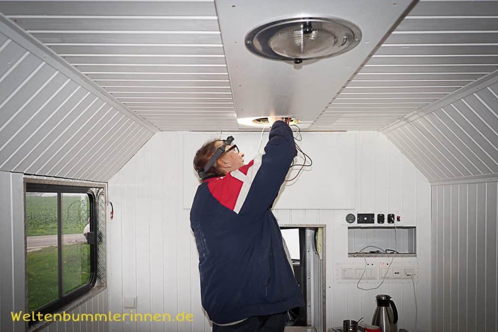 2017-10-31 16-26-46 wp Deckenlampe im selbst ausgebauten Steyr 680 GL