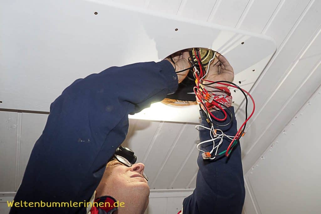 2017-10-31 16-26-54 wp Deckenlampe im selbst ausgebauten Steyr 680 GL