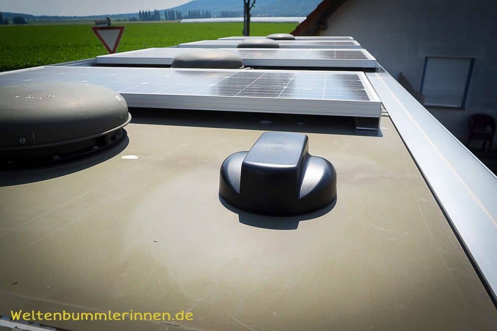 Die fertig montierte Rundantenne auf dem Dach des Steyr. Alles ist zu einhundert Prozent Dicht.