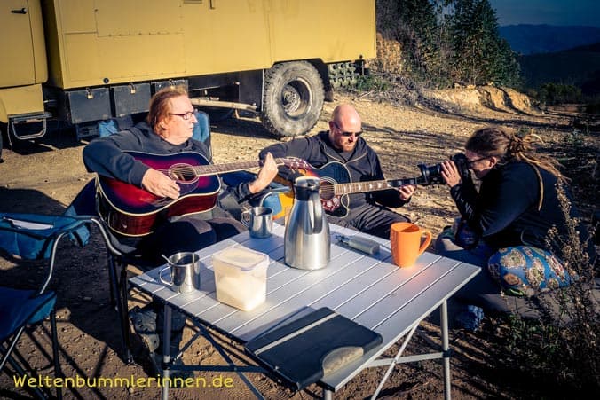 Gitarrenspieler werden fotografiert