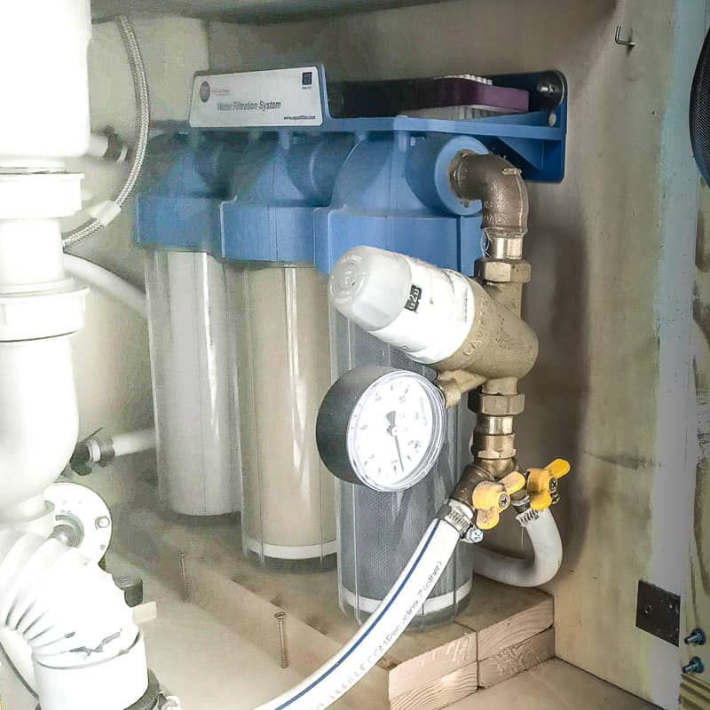 Allzeit-Bereift.de Wasser im Camper. Montierte Anlage im ersten Expeditionsmobil