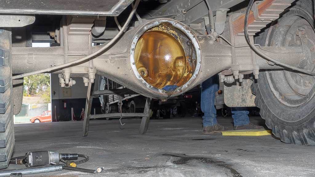 Ausbau des Differentials beim Steyr 680 - Achse ohne Differential