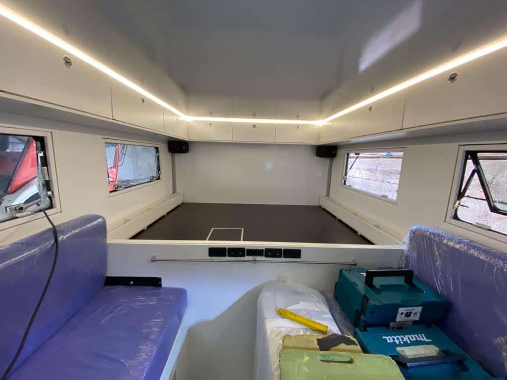 Ein Blick in die Baustelle Black Pearl, noch ganz ohne Tisch und Bett.