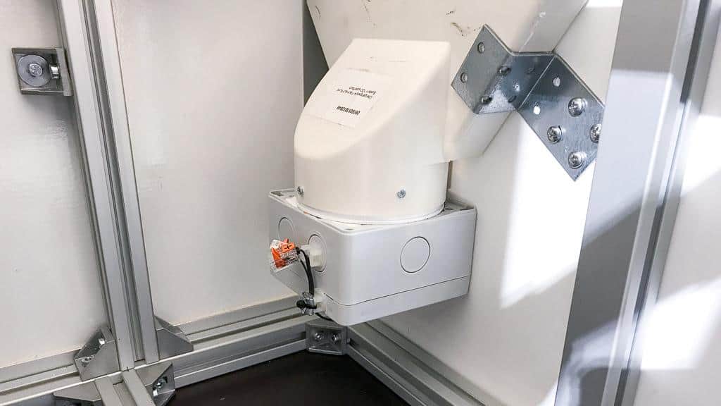 Anbringung-Lüfter-Trockentrenntoilette Die Trockentrenntoilette im Wohnmobil