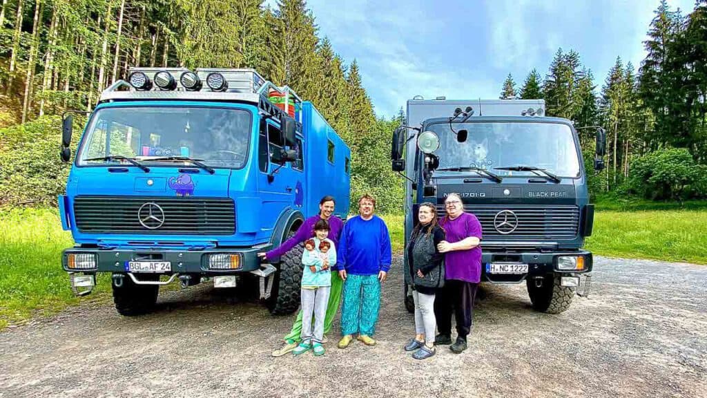 Expeditionsmobile Black pearl und Blauer Elephant