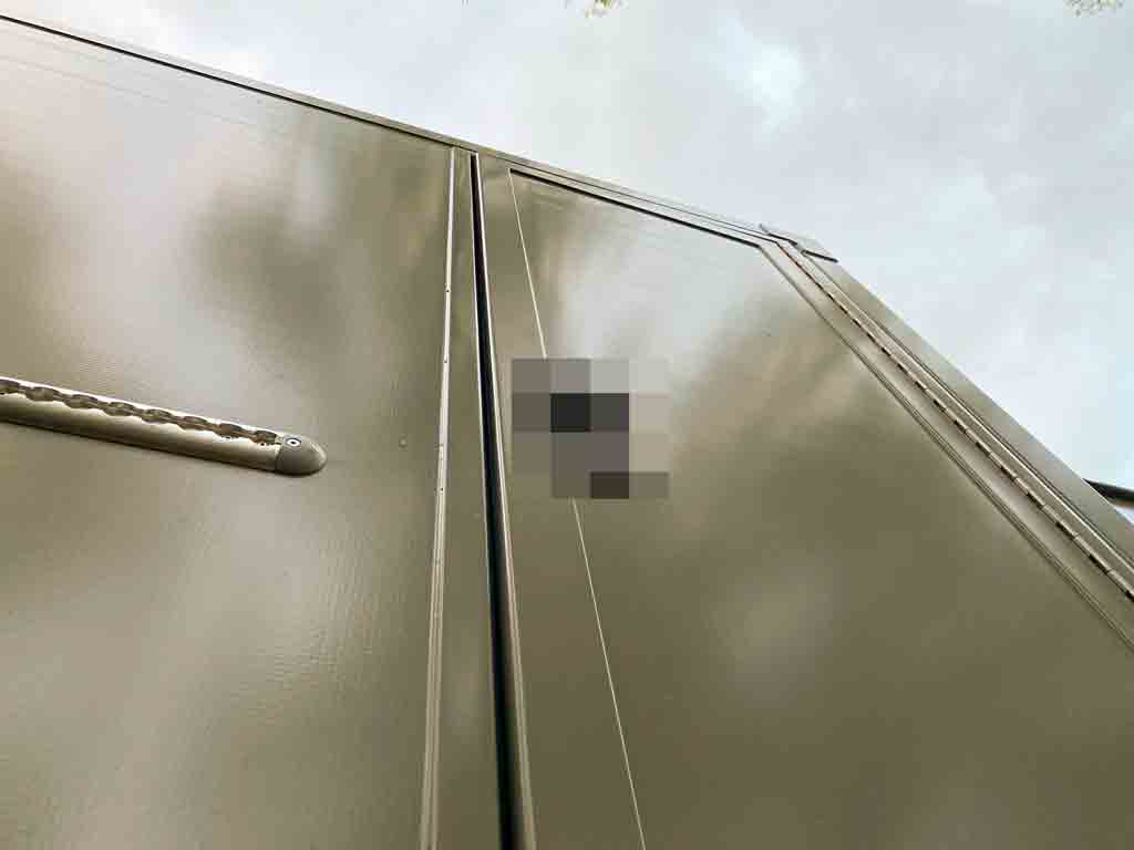 Eingangstuer-Ansicht-von-unten Verzogene Eingangstür