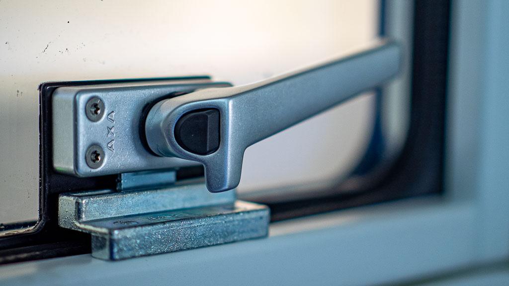 sideway-fenstergriff Sideway Fenster Türen Klappen im Wohnmobil