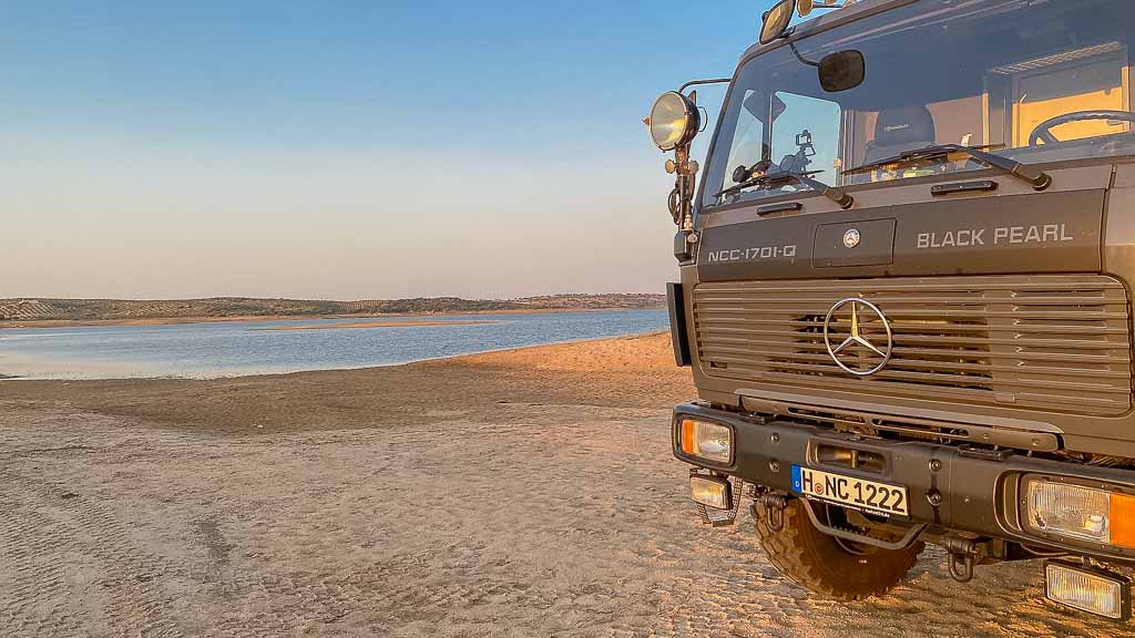 black-pearl-am-barragem-do-caia3 Frontansicht der Black Pearl am Barragem do Caia in Portugal