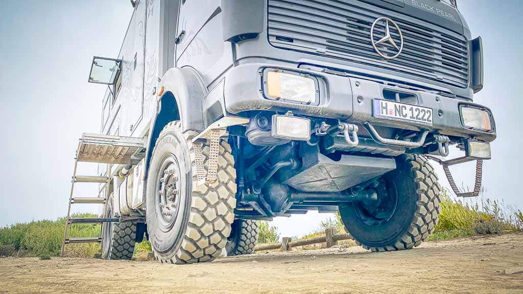 Allrad Wohnmobile haben nicht immer auch automatisch große Bodenfreiheit. Auch hier gilt: Die Art des Weges, den man befahren will, bestimmt den Fahrzeugtyp.