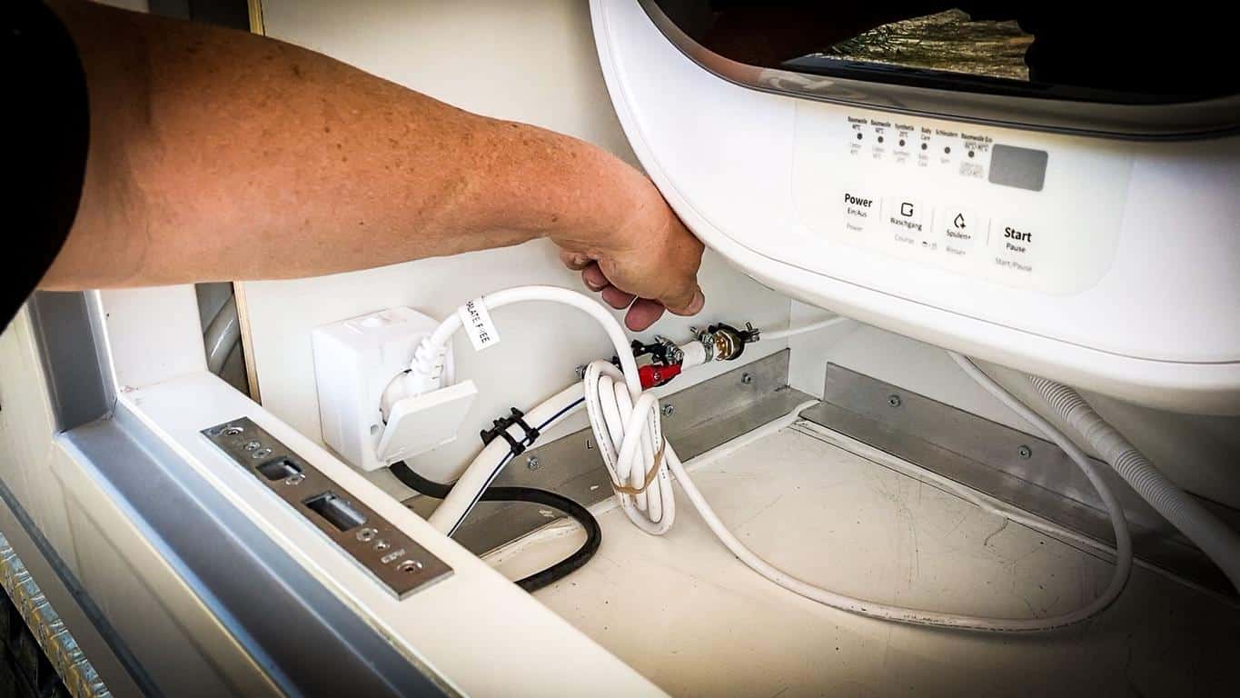 Absperrhahn bei der Mini Waschmaschine