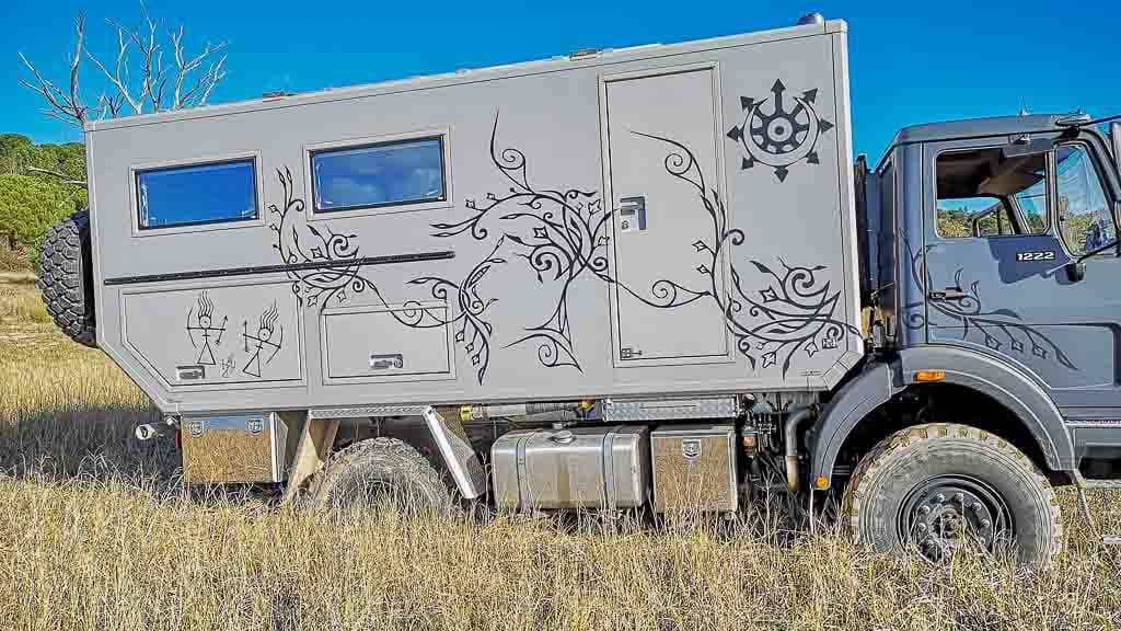 Black Pearl steckt im Schlamm fest