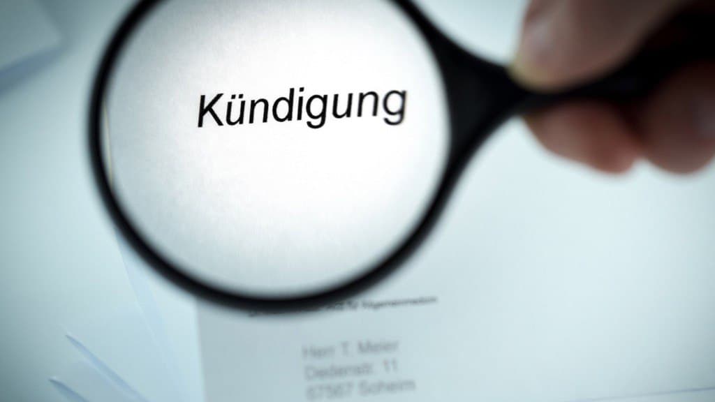 Für ein Leben im Wohnmobil kann man viele unnötig werdende Verträge beim Auszug aus der Wohnung ganz einfach kündigen.