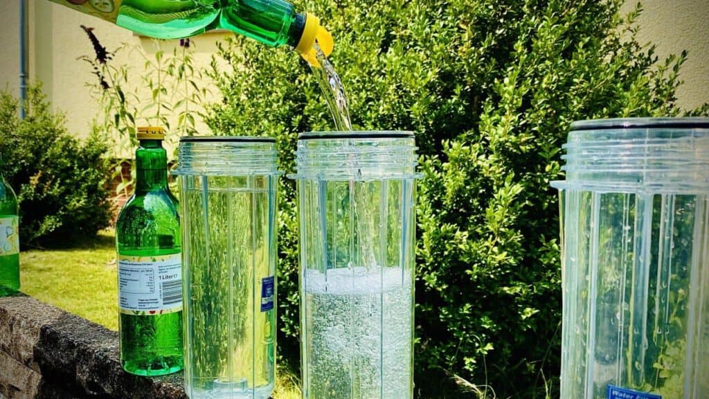 Für das Entkalken des Warmwasserboilers in unserem Wohnmobil braucht es viel Essig und Zeit.