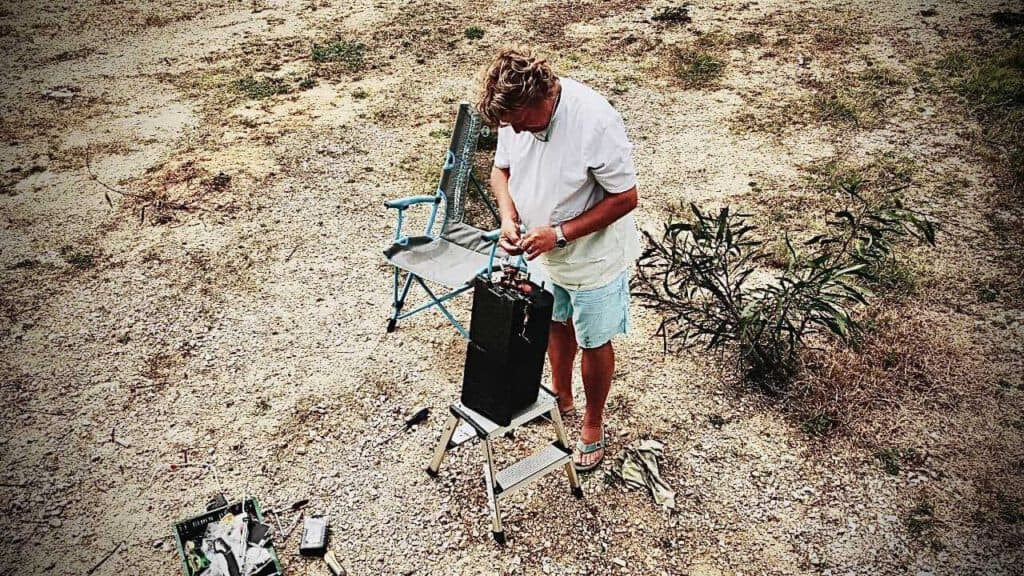 Einen Warmwasserboiler im Wohnmobil nicht regelmäßig zu entkalken kann dir viel unnötige Arbeit bescheren