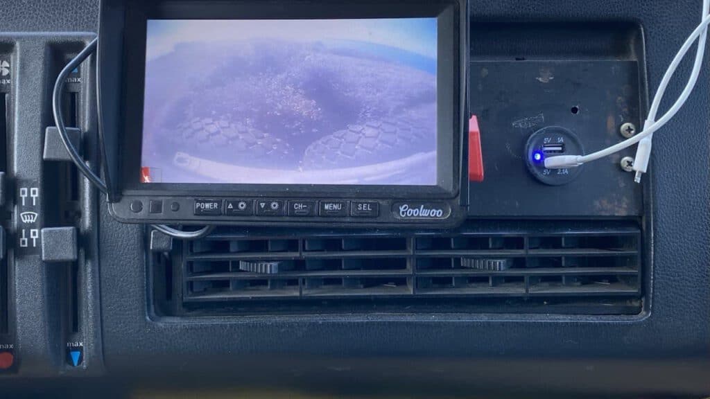 Armaturenbrett beim MB1222 mit Rückfahrkamera