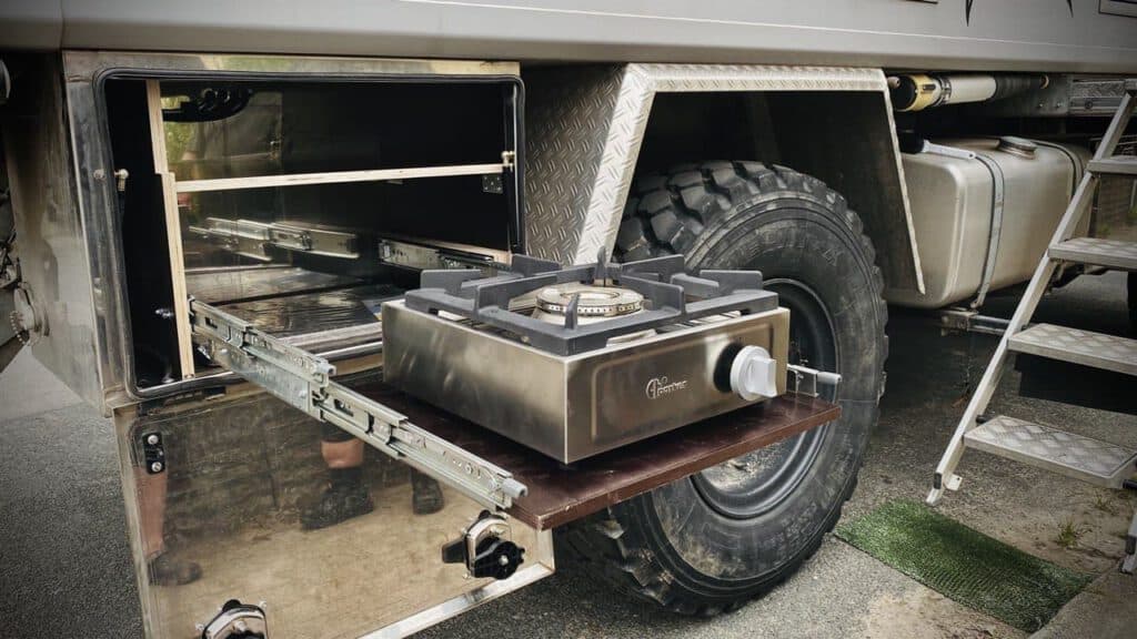 Der Außengrill in der Black Pearl