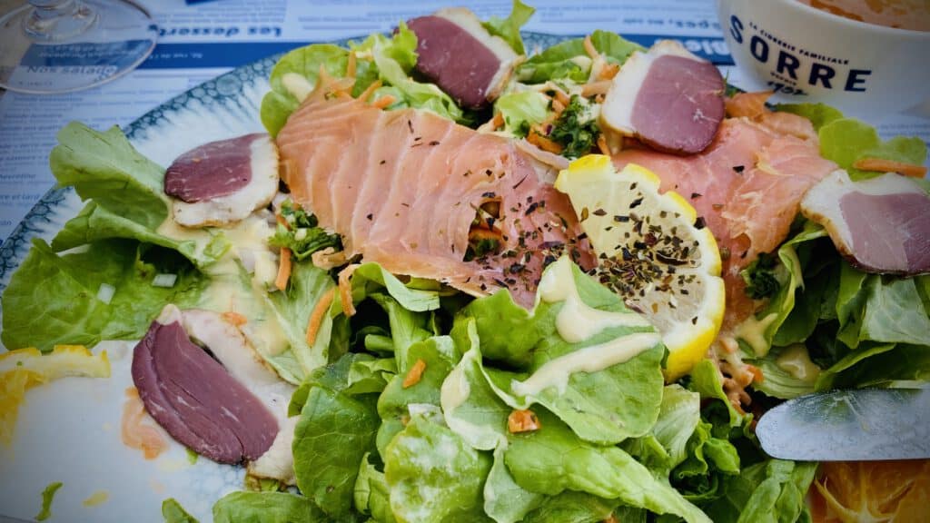 Salat mit Ente und Lachs