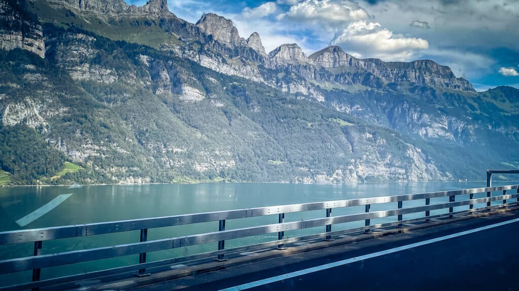 Seitenblick auf den Neuenburgersee