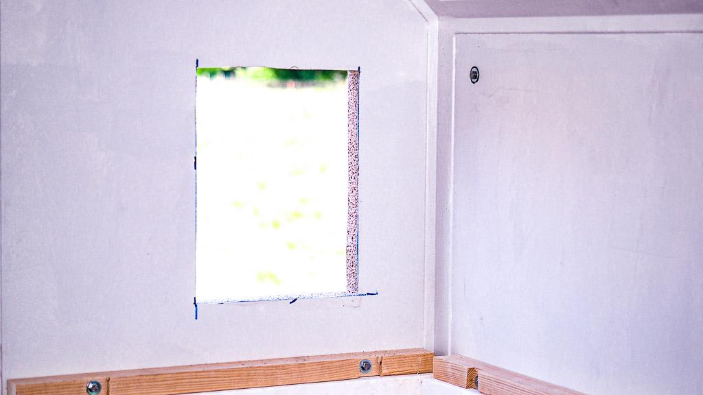 Ausgesägter Schornsteindurchbruch im Wohnmobil