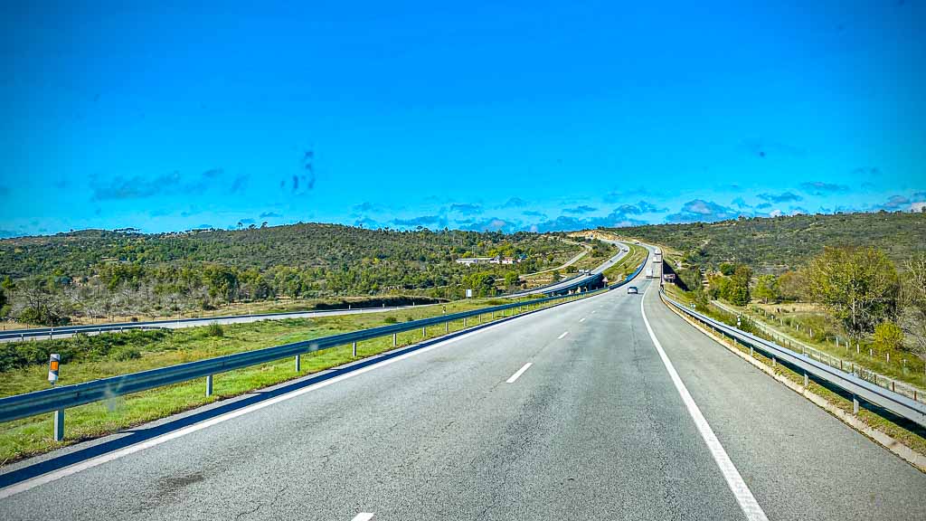 Portugiesische-Autobahn Zurück im Winterziel Portugal