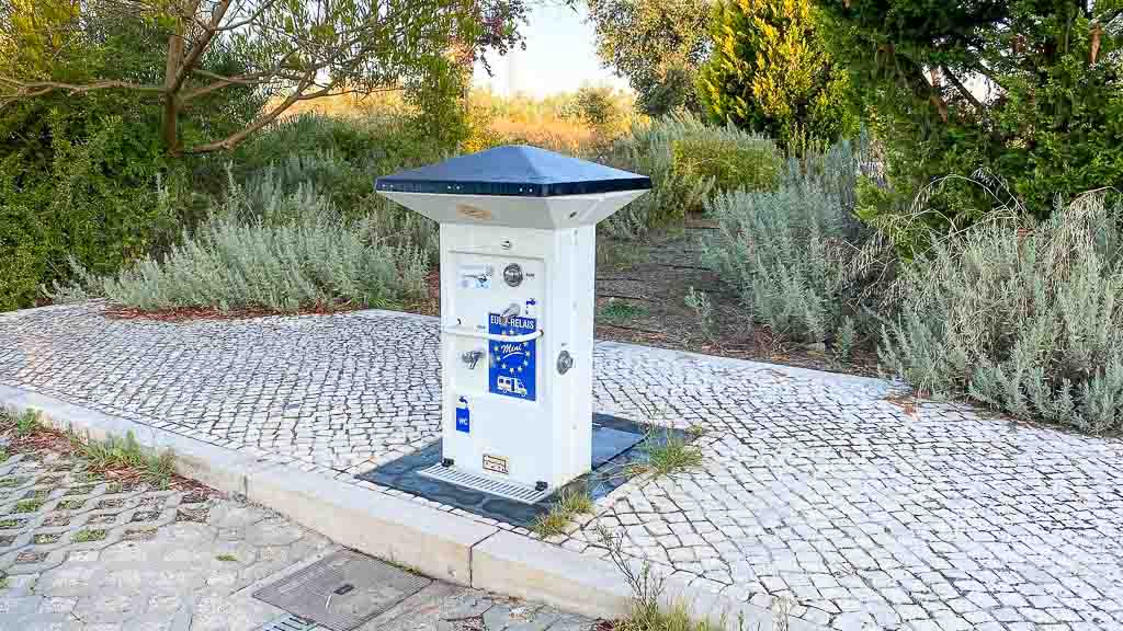 Wasserzapfsäule in Entroncamento. Wasser tanken in Entroncamento.