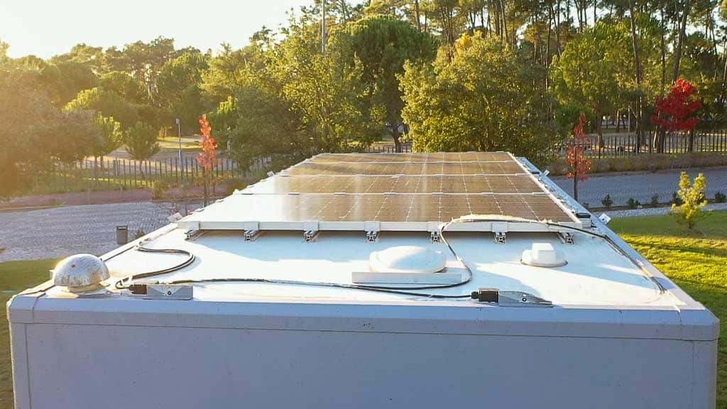 Dach der Black Pearl mit abgeknicktem Kabel