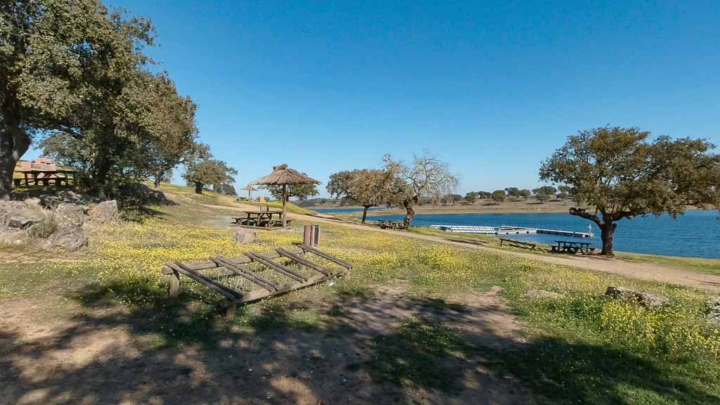 Picknickplatz am Stausee