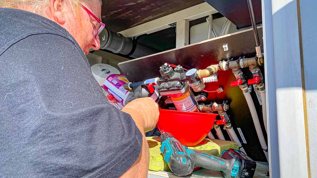 Reparatur Shurflo LS4144 abgeklappte Trägerplatte