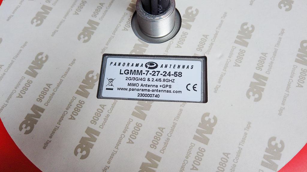 Klebepad-LGMM-7-27-24-58 mit Typenschild