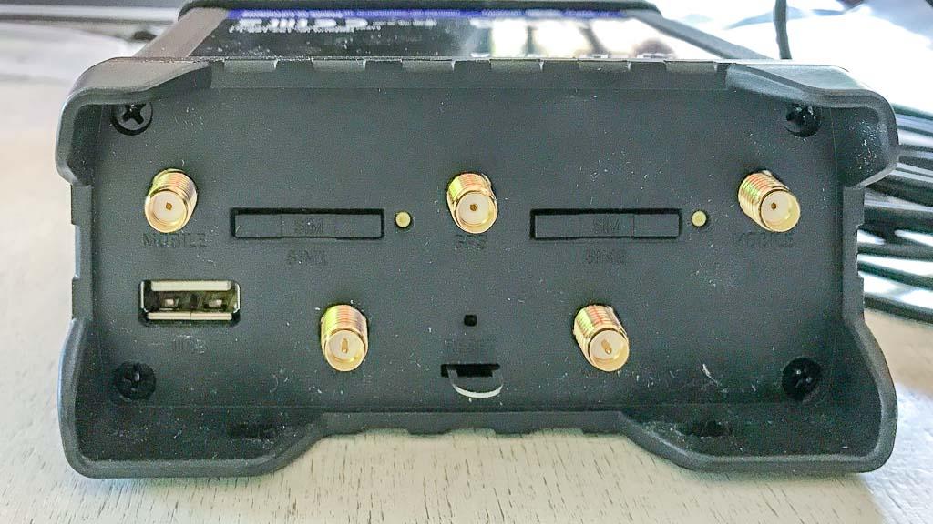 Router-Teltonika RUT955-Rückansicht