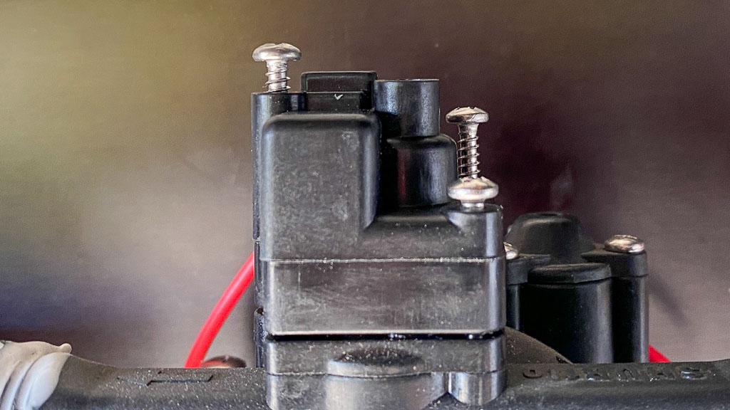 Reparatur der Shurflo Wasserpumpe: Druckschalter teilmontiert