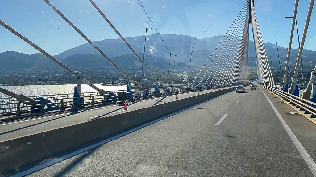 Vanlifer Brücke zur Peleponnes