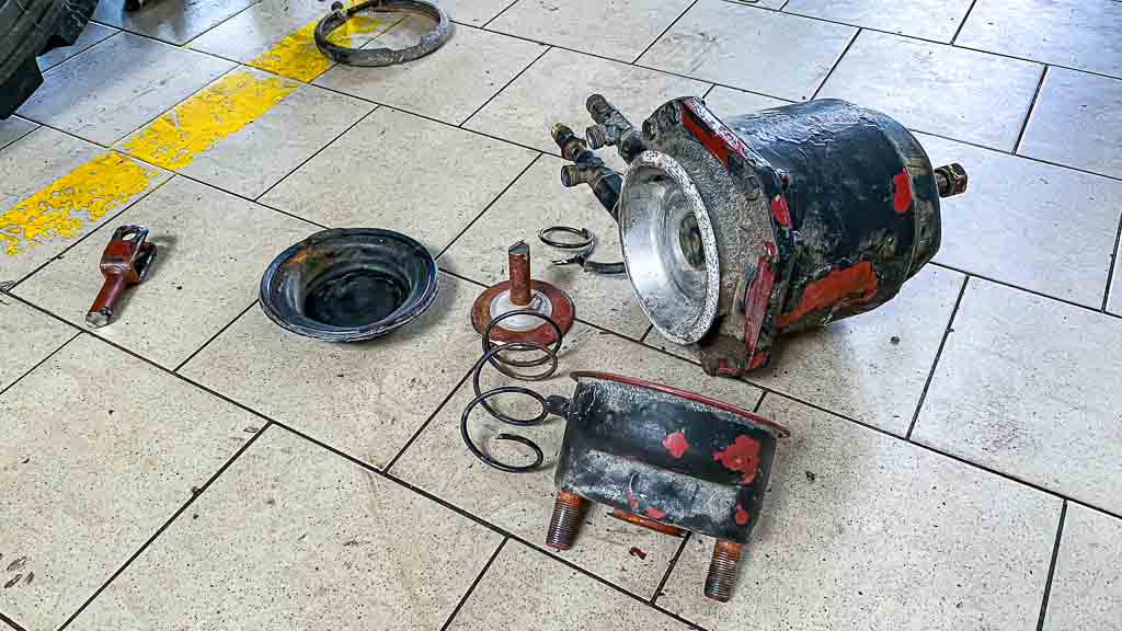 Zerlegter Federspeicher