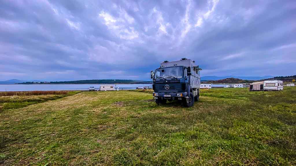 Stausee in Bulgarien Dauercamper am Stausee in Bulgarien
