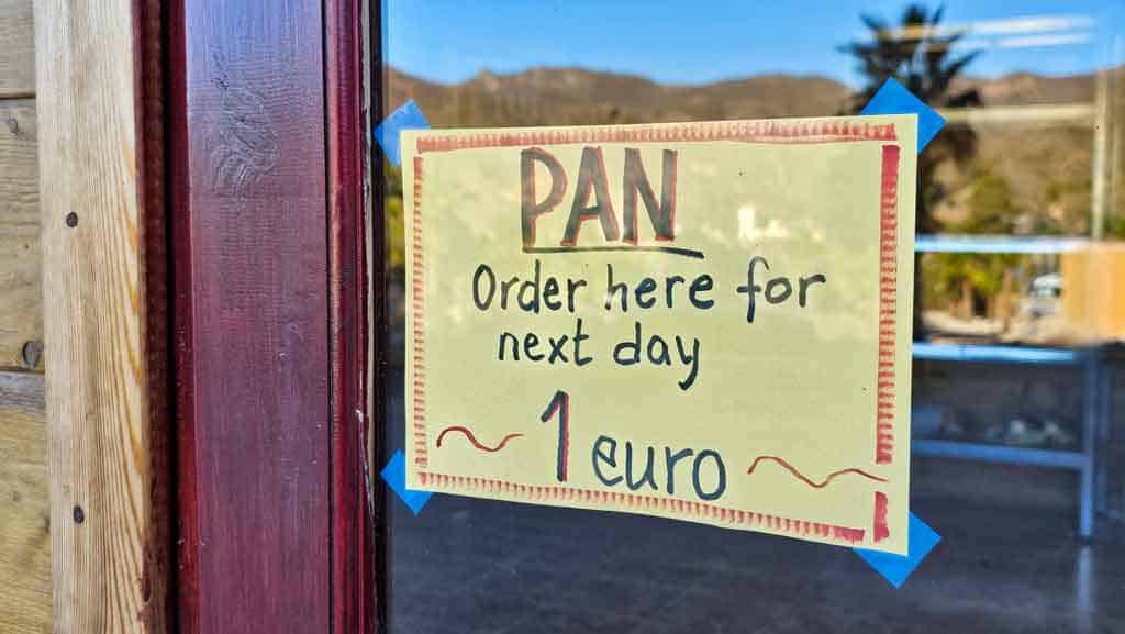 Area Camper La Ermita Einkaufsladen Brotbestellung
