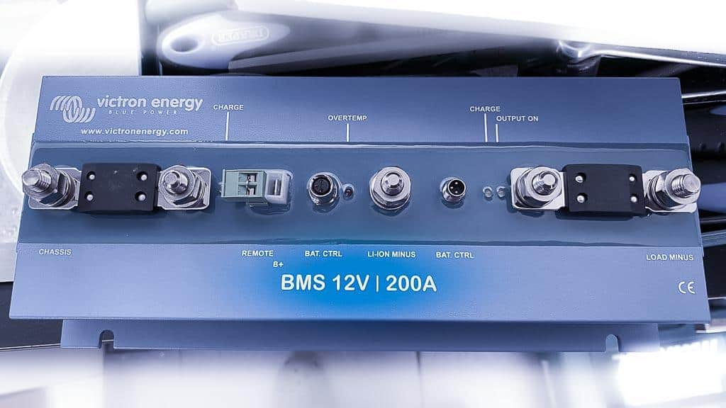 Studiobild eines Batterie-Management-Systems von Victronenergy BMS 12/200