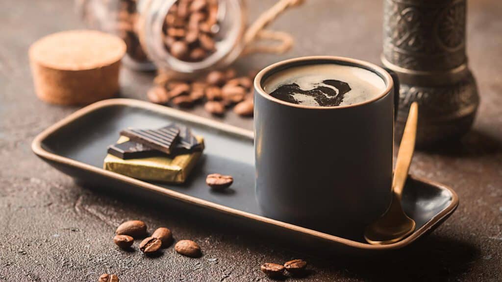 Eine Tasse duftenden Espresso